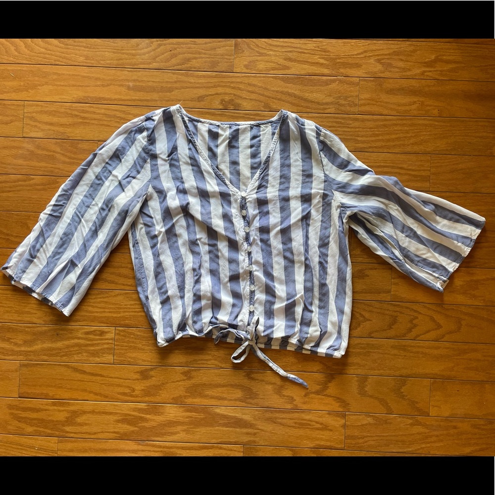 3/4 sleeves blue and white top size small
